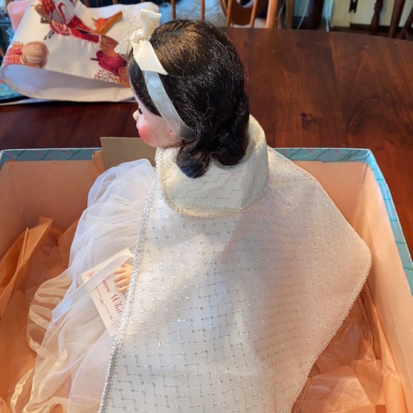 Madame Alexander Snow White doll style 1455 - Picture 7 of 15